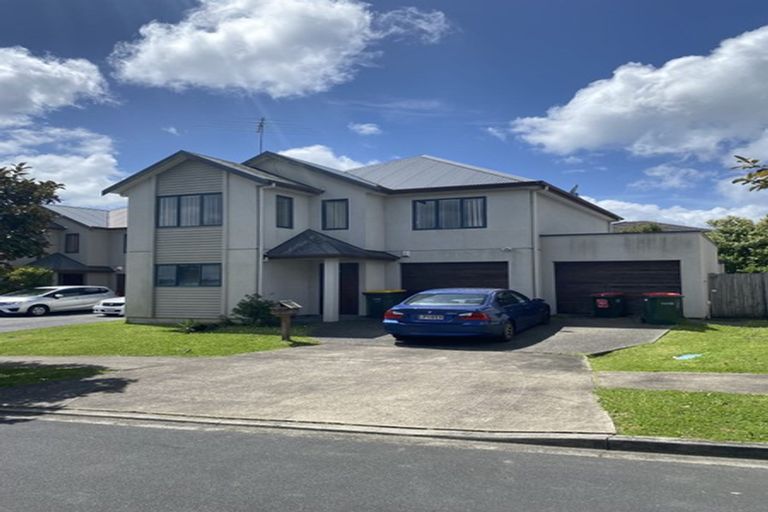 Photo of property in 4 Vicente Place, Oteha, Auckland, 0632