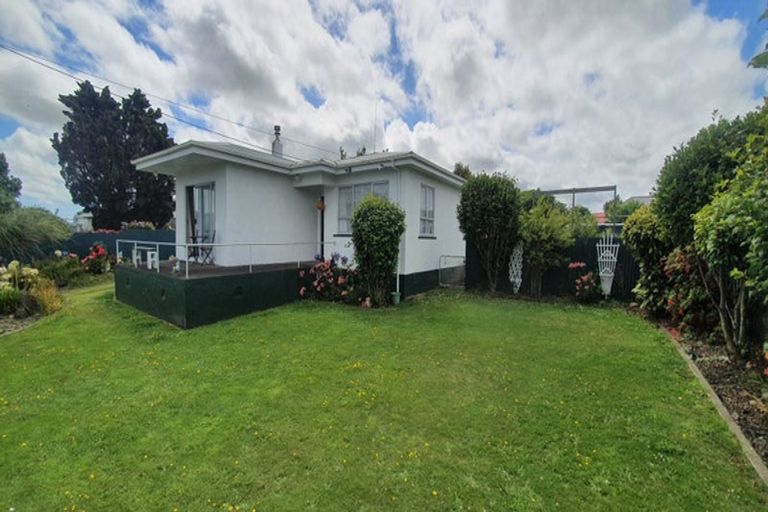 Photo of property in 24 Brassey Street, Waverley, 4510