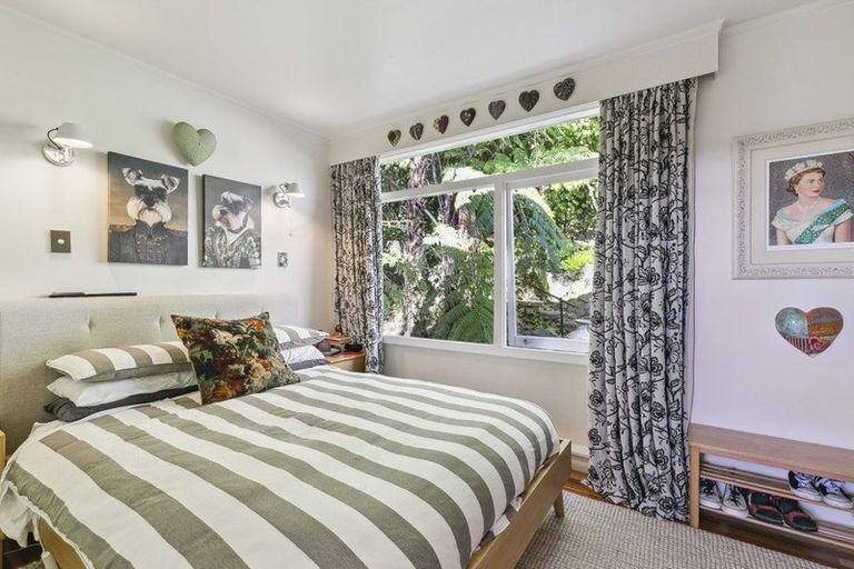 Photo of property in 33-35 Espin Crescent, Karori, Wellington, 6012