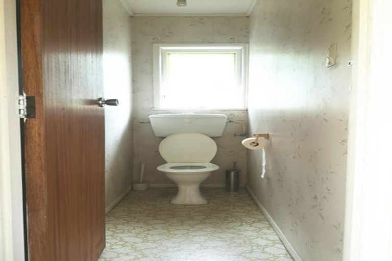 Photo of property in 1/2 Yacht Place, Bucklands Beach, Auckland, 2012