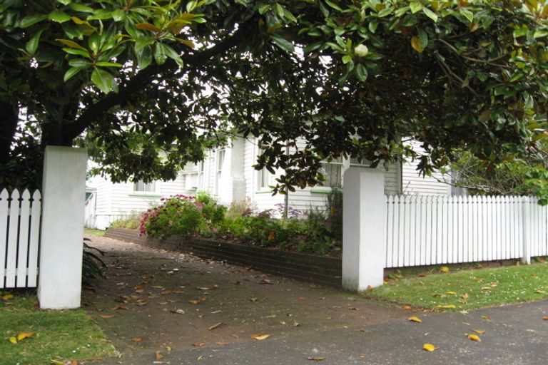 Photo of property in 12 Boyd Avenue, Mangere Bridge, Auckland, 2022
