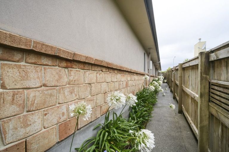 Photo of property in 21 Johnstone Drive, Fitzherbert, Palmerston North, 4410