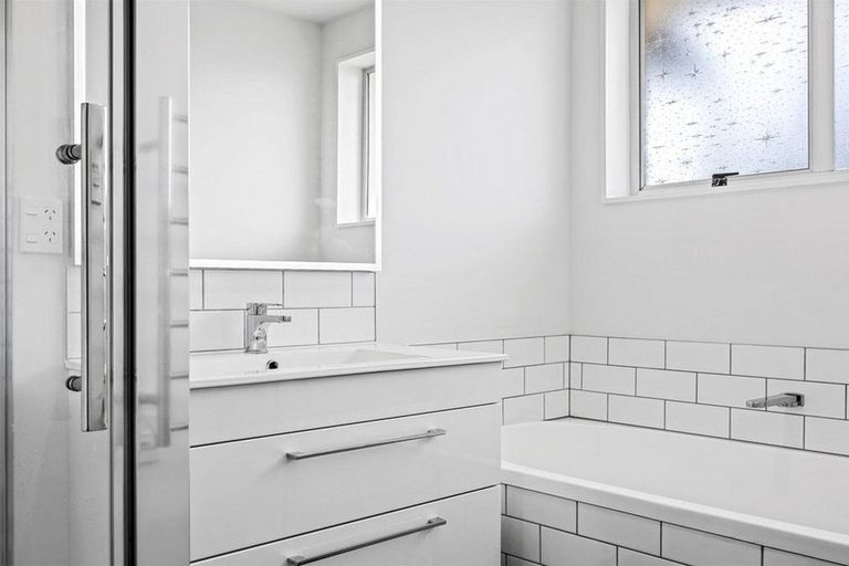 Photo of property in 1/37 Queenspark Drive, Parklands, Christchurch, 8083