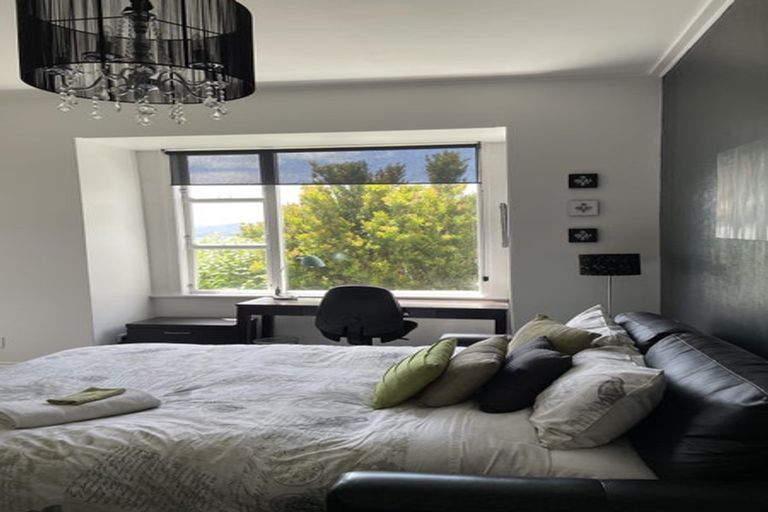 Photo of property in 17 Palliser Road, Roseneath, Wellington, 6011