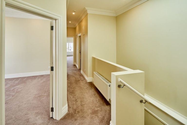 Photo of property in 40 Roxburgh Street, Mount Victoria, Wellington, 6011