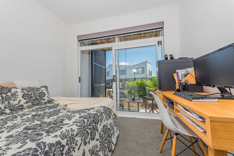 Photo of property in 25 Marine Parade, Hobsonville, Auckland, 0616