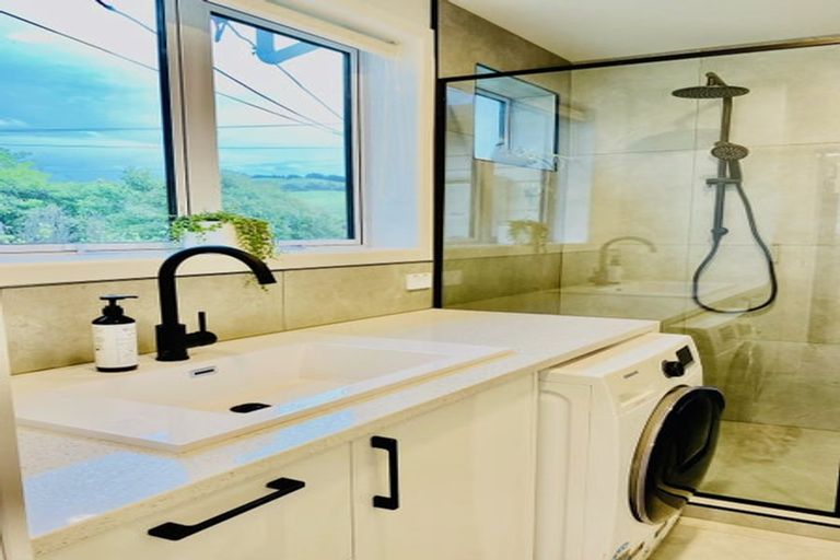 Photo of property in 10 Kawakawa-orere Road, Kawakawa Bay, Papakura, 2585