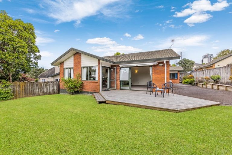 Photo of property in 8 Millstream Drive, Henderson, Auckland, 0610