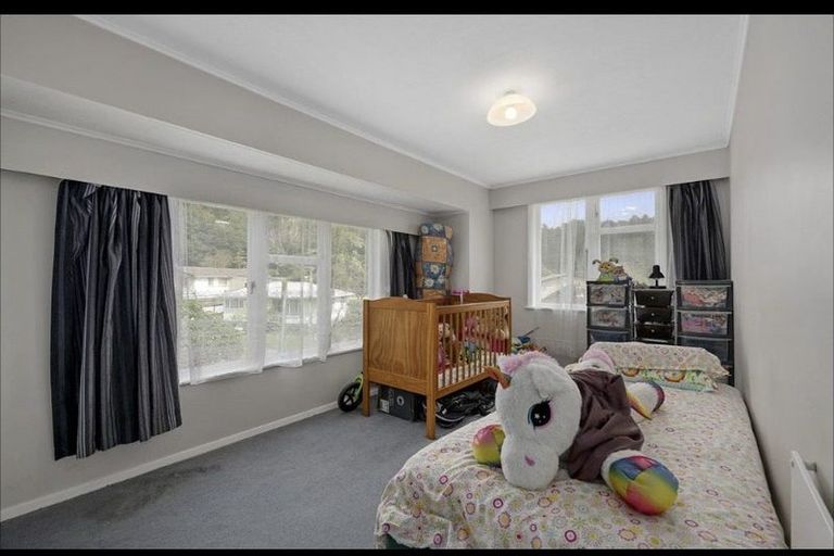 Photo of property in 12 Thomson Grove, Stokes Valley, Lower Hutt, 5019