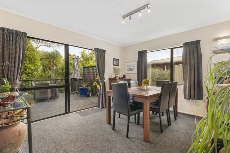 Photo of property in 1/121 Godley Road, Green Bay, Auckland, 0604