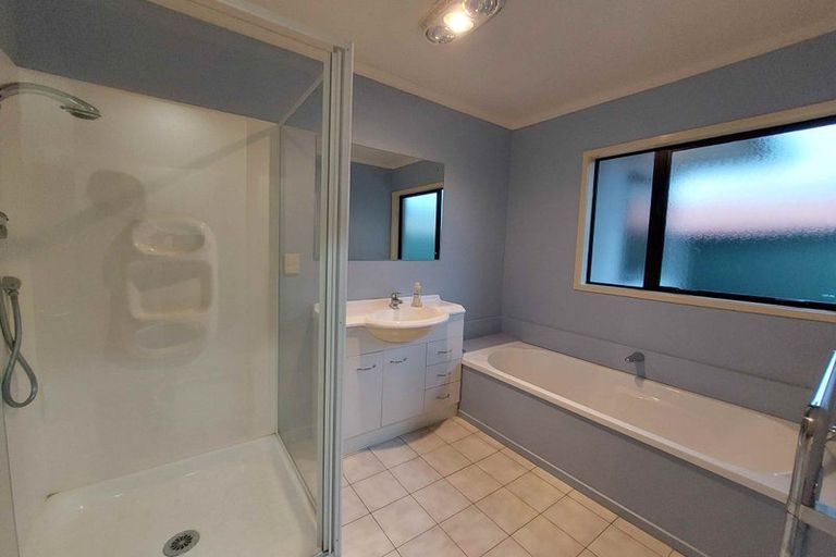 Photo of property in 42 Triangle Road, Massey, Auckland, 0614