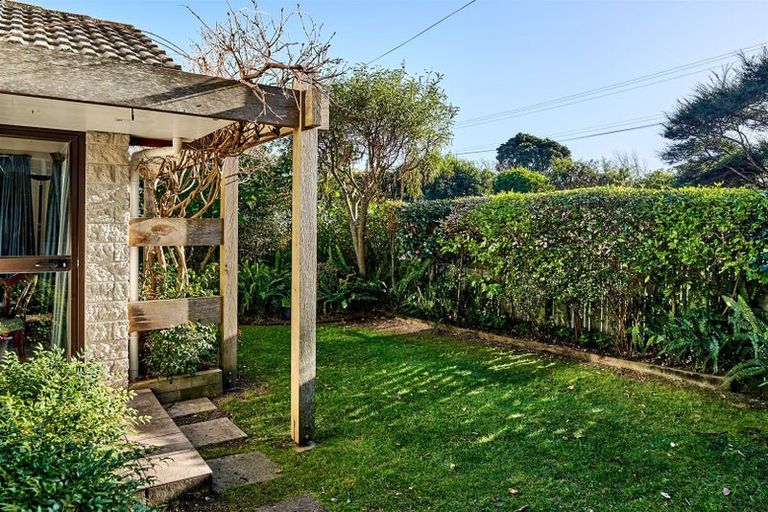 Photo of property in 10 Nikau Street, Eastbourne, Lower Hutt, 5013