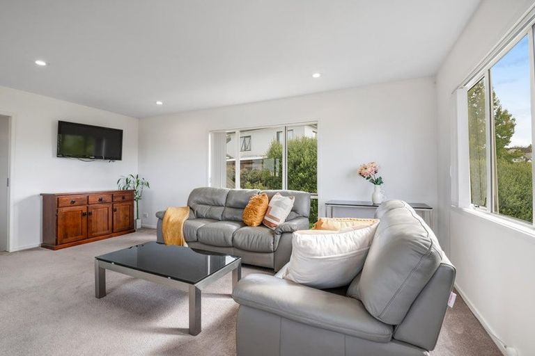Photo of property in 69 Bluebird Crescent, Unsworth Heights, Auckland, 0632