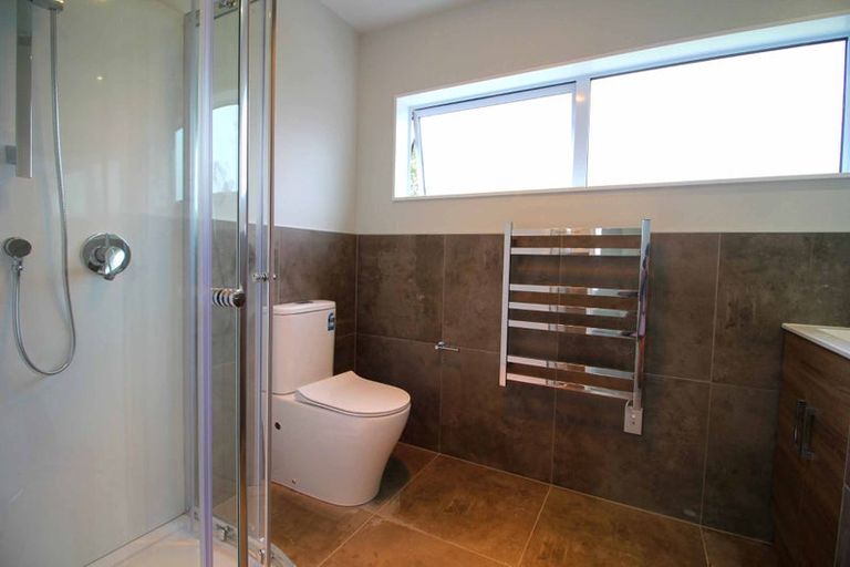 Photo of property in 6b Waddell Avenue, Point England, Auckland, 1072