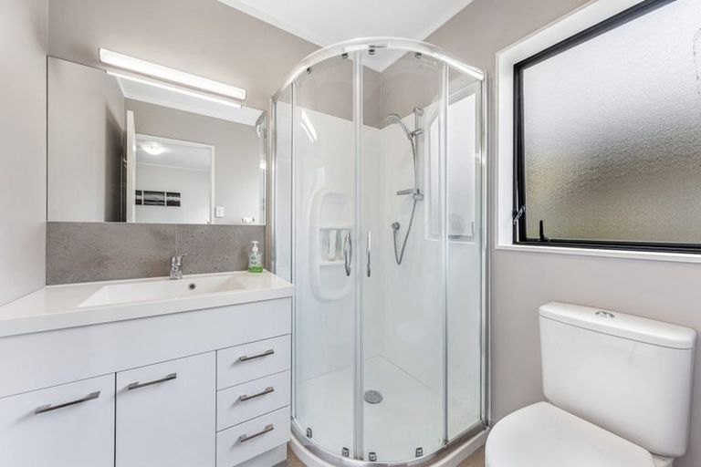 Photo of property in 8 Millstream Drive, Henderson, Auckland, 0610