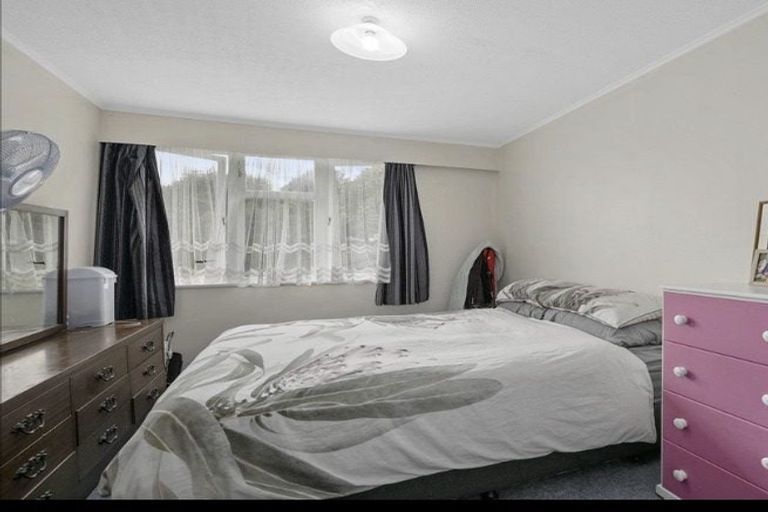 Photo of property in 12 Thomson Grove, Stokes Valley, Lower Hutt, 5019
