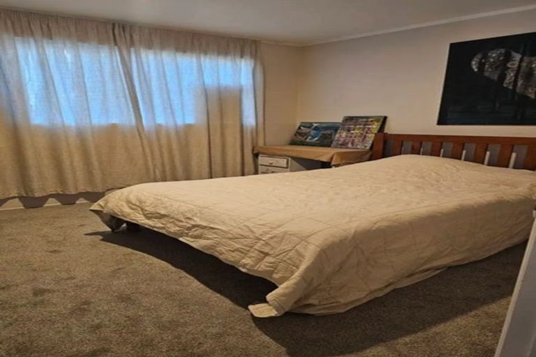 Photo of property in 54 Kemp Road, Massey, Auckland, 0614