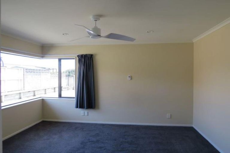 Photo of property in 15a Marchant Place, Westown, New Plymouth, 4310