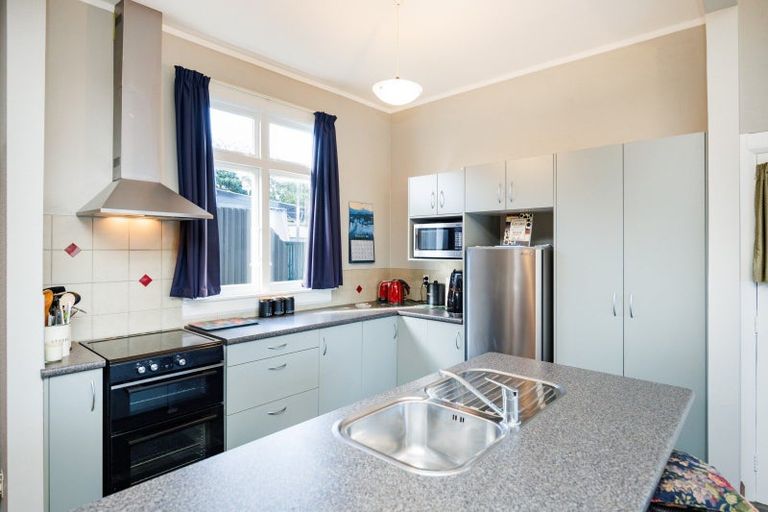 Photo of property in 8 Burns Avenue, Takaro, Palmerston North, 4412