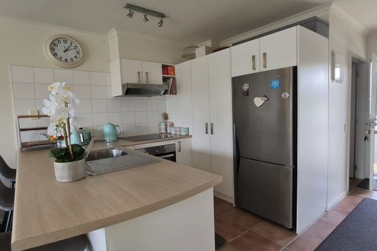 Photo of property in 2/5 Carolina Place, Albany, Auckland, 0632