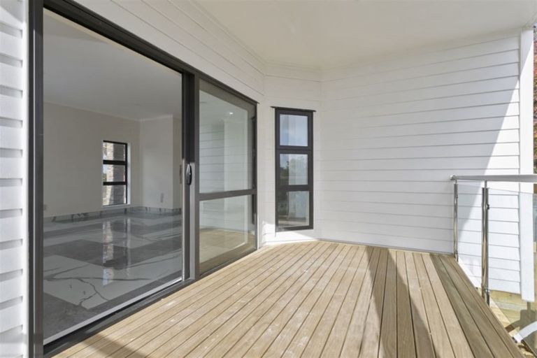 Photo of property in 4225b Great North Road, Glendene, Auckland, 0602