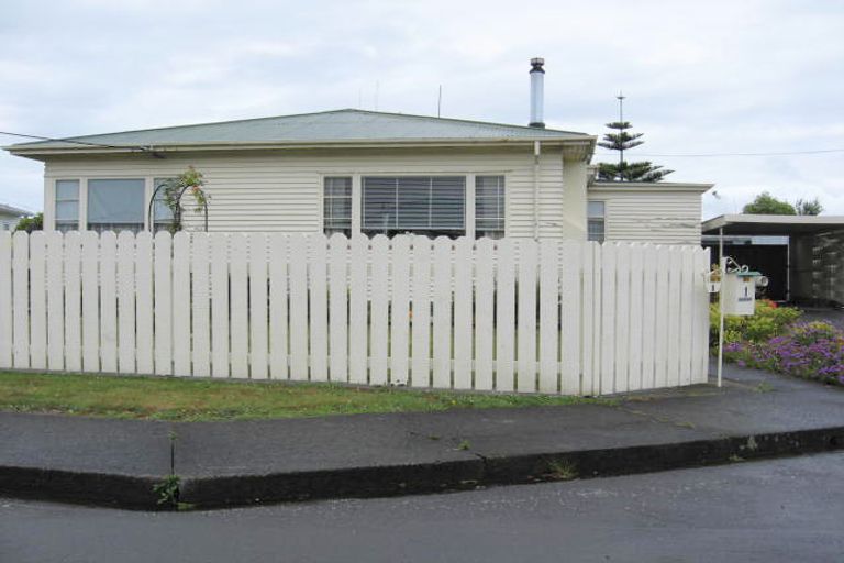 Photo of property in 1 Fair Crescent, Feilding, 4702