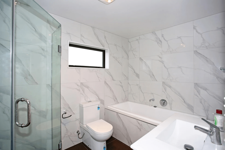 Photo of property in 112a Longford Park Drive, Takanini, 2112