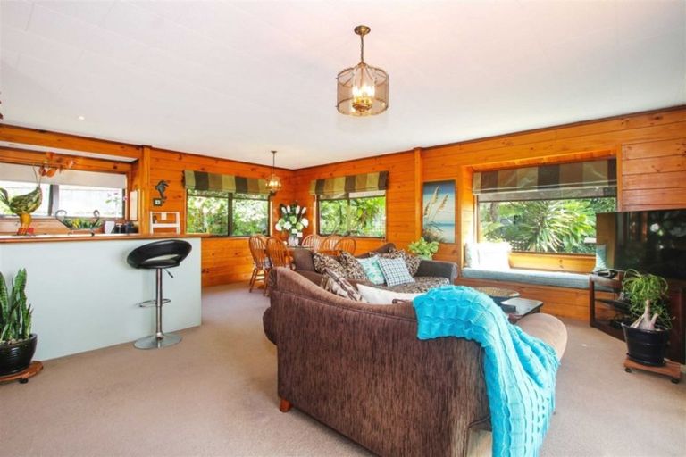 Photo of property in 2/9 Bronzewing Terrace, Unsworth Heights, Auckland, 0632