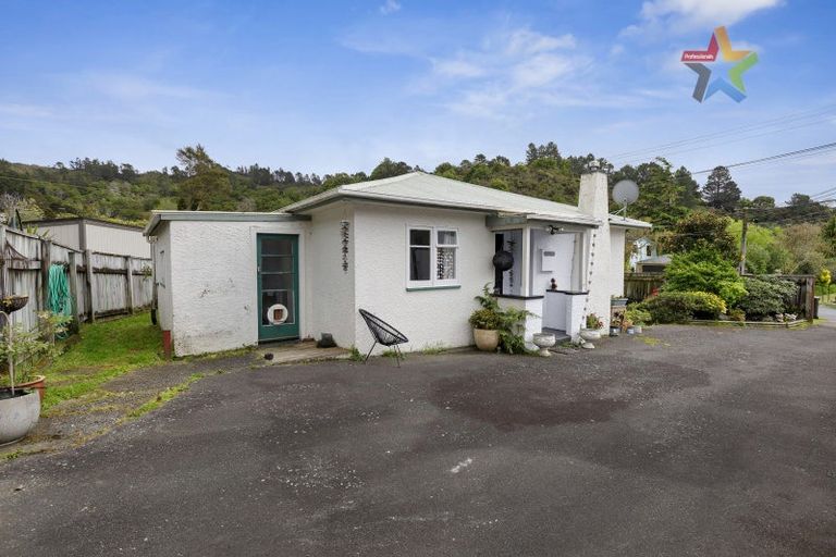 Photo of property in 39 Raukawa Street, Stokes Valley, Lower Hutt, 5019