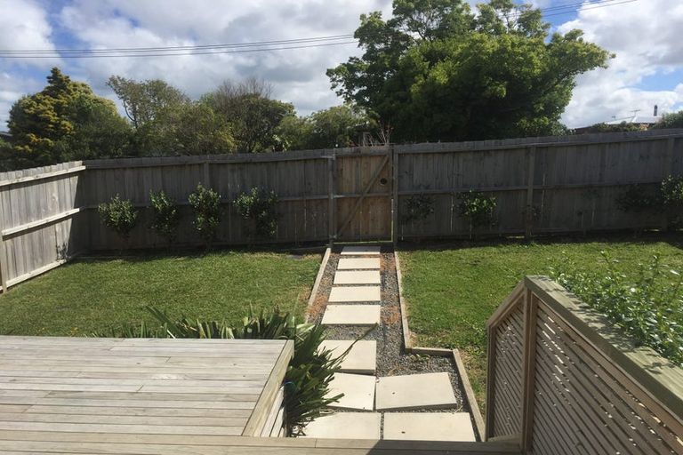 Photo of property in 1/62 Sycamore Drive, Sunnynook, Auckland, 0620