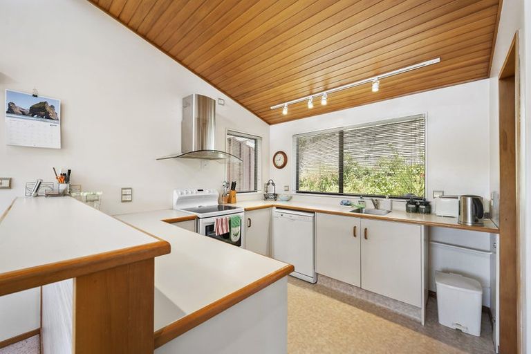 Photo of property in 16 Bushland Grove, Paparangi, Wellington, 6037