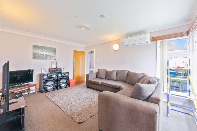 Photo of property in 28 Ellen Street, Manurewa East, Auckland, 2102