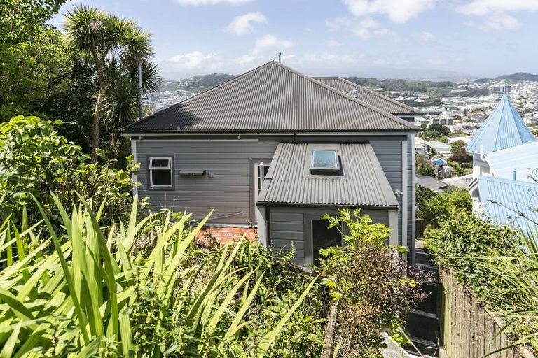 Photo of property in 112 Kelburn Parade, Kelburn, Wellington, 6012