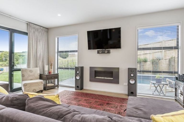 Photo of property in 11 Laly Haddon Place, Matakana, Warkworth, 0985