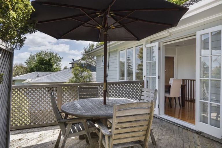 Photo of property in 2/24 Selwyn Crescent, Forrest Hill, Auckland, 0620