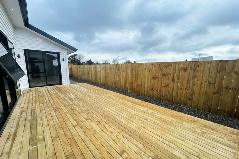 Photo of property in 31 Cara Avenue, Kumeu, 0810