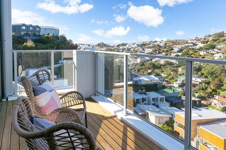 Photo of property in 6/69 Tiketike Way, Brooklyn, Wellington, 6021