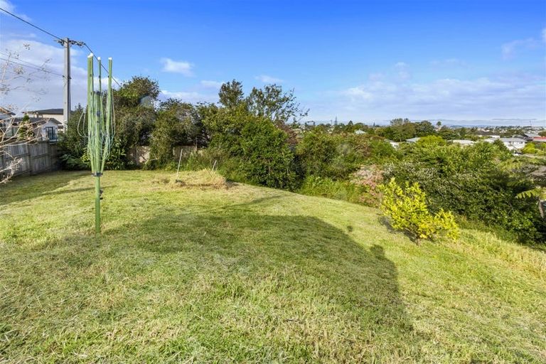 Photo of property in 70 Chivalry Road, Glenfield, Auckland, 0629