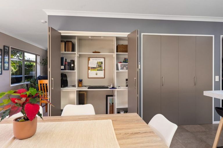 Photo of property in 14 Leanne Way, Waikanae Beach, Waikanae, 5036