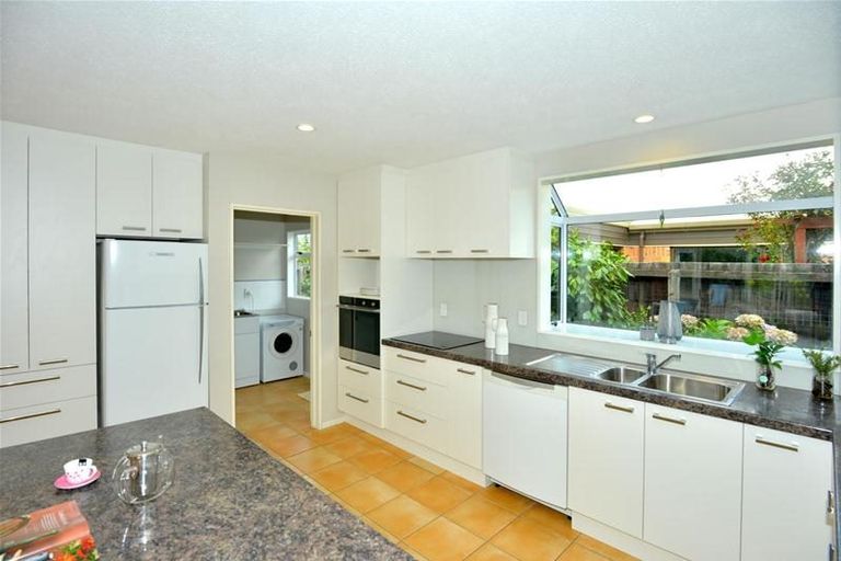 Photo of property in 8 Priorsford Court, Avonhead, Christchurch, 8042