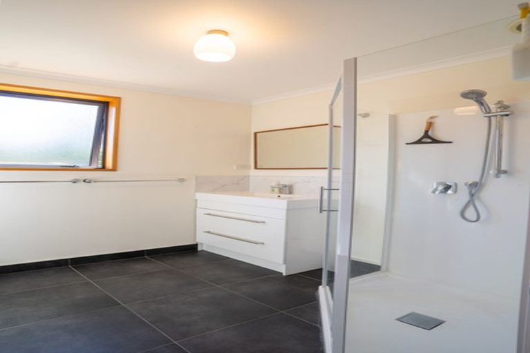 Photo of property in 4 Pisa Moorings Road, Mount Pisa, Cromwell, 9383