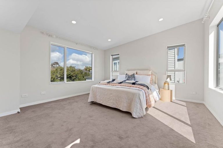 Photo of property in 25 Para Close, Fairview Heights, Auckland, 0632
