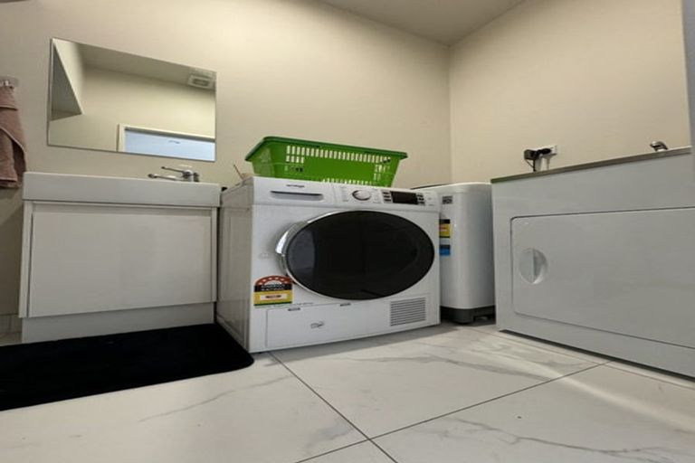 Photo of property in 16b Hollowout Street, Takanini, 2112