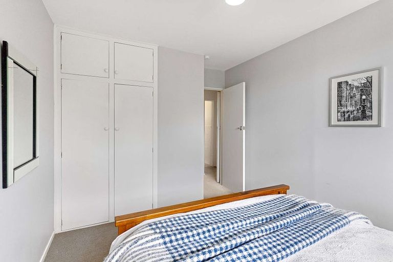 Photo of property in 2/3 Sawtell Place, Northcote, Christchurch, 8052