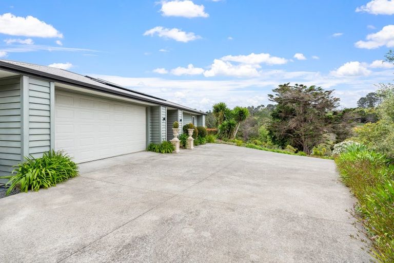 Photo of property in 35 Hobbs Road, Matakatia, Whangaparaoa, 0930