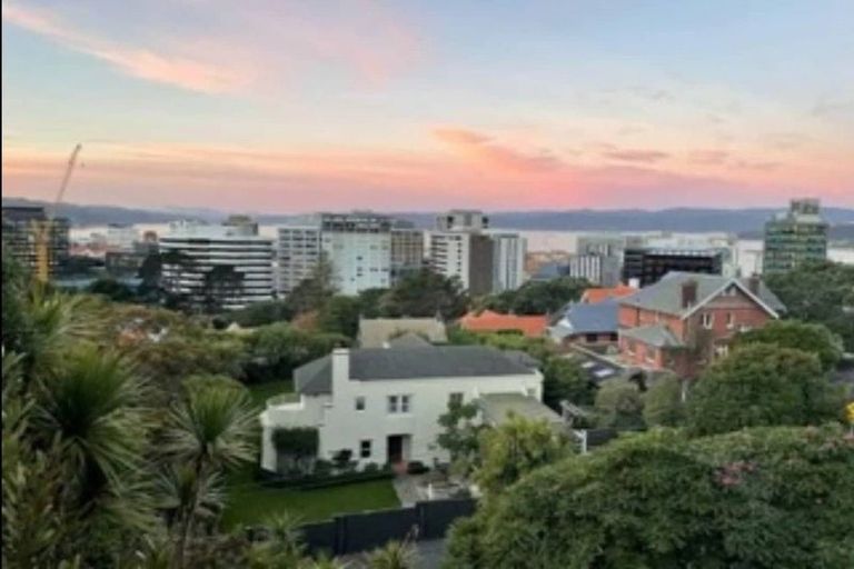 Photo of property in 5 Kinross Street, Kelburn, Wellington, 6012