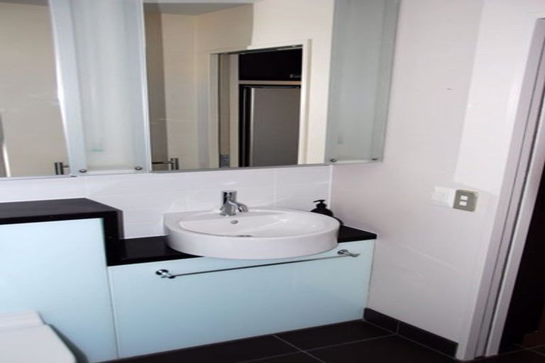 Photo of property in Summit Apartments, 11/184 Molesworth Street, Thorndon, Wellington, 6011