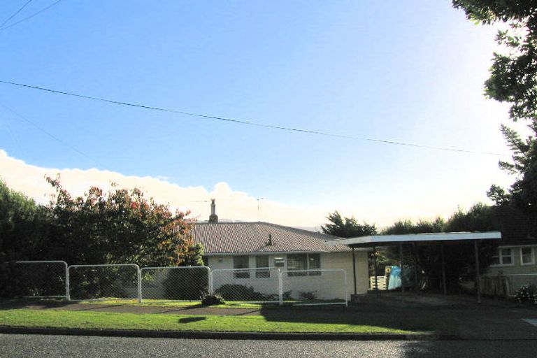Photo of property in 26 Sievers Grove, Cannons Creek, Porirua, 5024