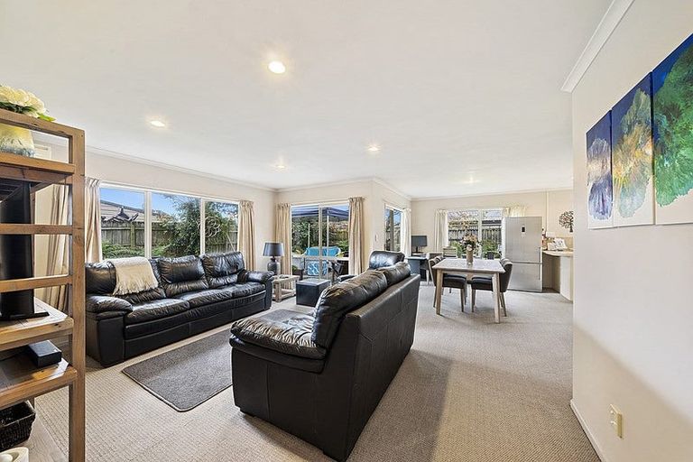 Photo of property in 8a Sandspit Road, Waiuku, 2123