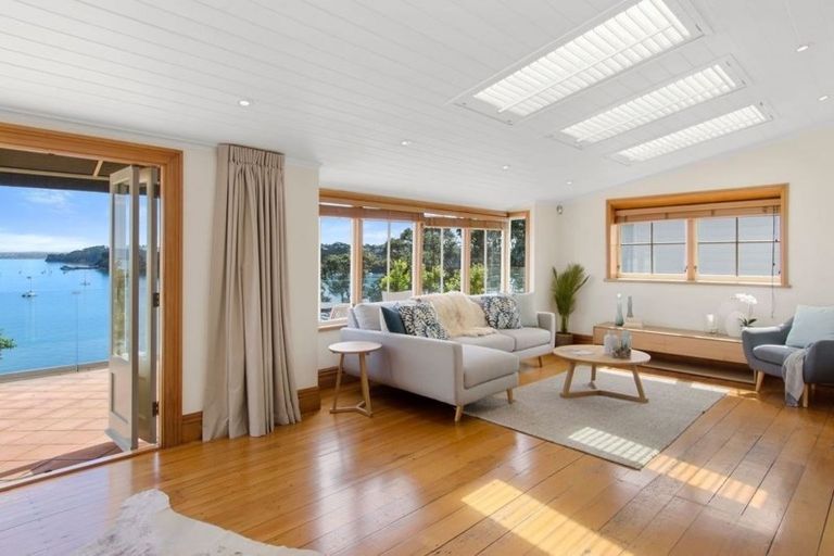 Photo of property in 58 Queen Street, Northcote Point, Auckland, 0627